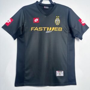 Juventus 01/02 Away